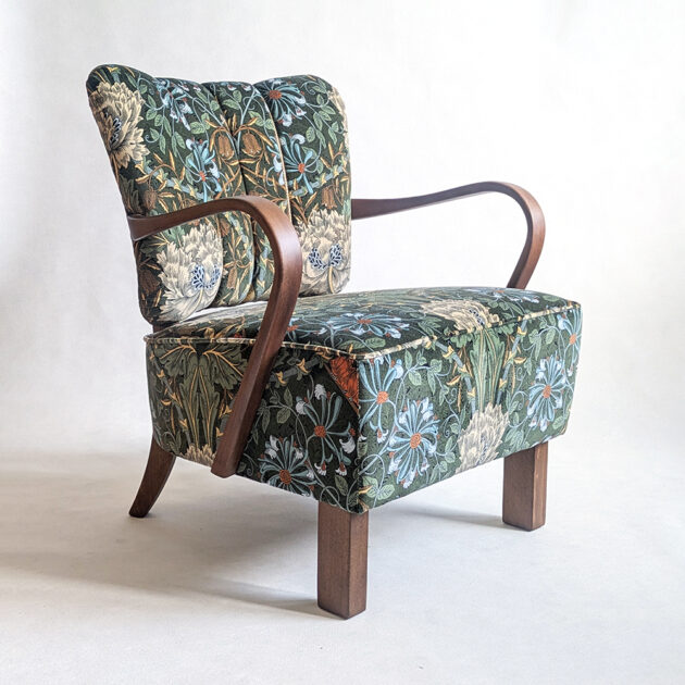 kreslo H-237, retronaut